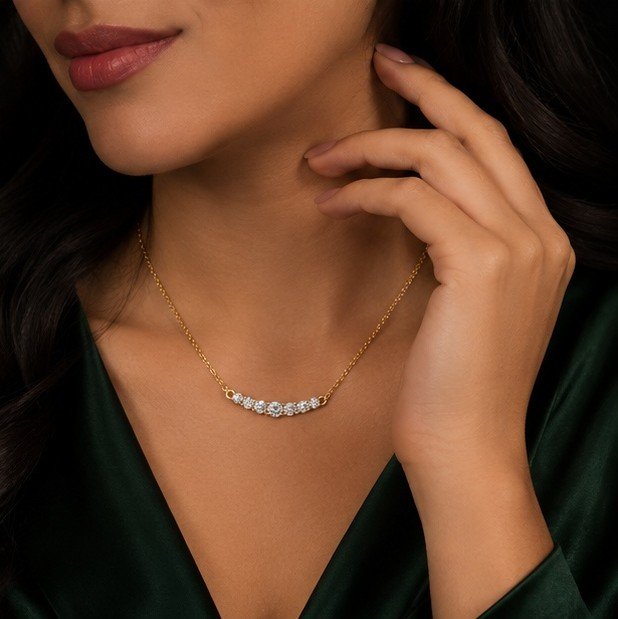necklace_model_image_4
